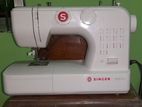 SINGER SM024 SEWING MACHINE