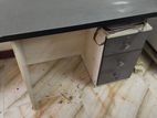 Single table with drawers