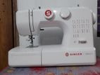 SM024 Singer Sewing Machine: