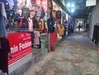 সম্পূর্ণ চালু অবস্থায় তৈরি পোশাকের দোকান ছেড়ে দেওয়া হইবে।