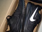 Sports shoes. Black colour. size 40