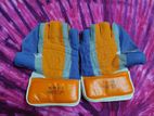 SS SUPREME WICKET KEEPING GLOVES.