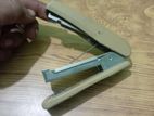 Staplar machine