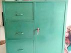 স্টিলের ওয়ারড্রব