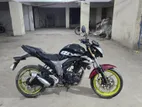Suzuki Gixxer . 2015