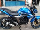 Suzuki Gixxer . 2020