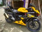 Suzuki GSX R150 ABS . 2021