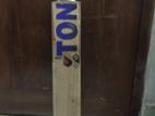 Ton Reserve Edition Cricket Bat