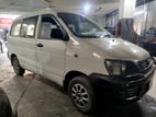 Toyota Noah . 2005