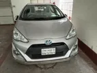 Toyota Aqua Hy-brid 2015