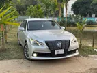 Toyota Crown hybrid 2014