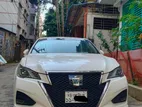 Toyota Crown hybrid 2016