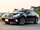 Toyota Crown Royal Saloon 2011
