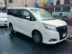 Toyota Esquire 2014