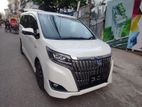 Toyota Esquire Gi Premium Hybrid 2019