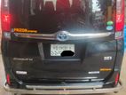Toyota Esquire hybrid 2017