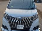 Toyota Esquire hybrid 2018