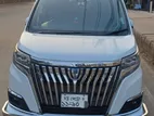 Toyota Esquire hybrid 2018