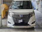 Toyota Esquire hybrid 2018