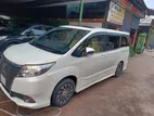 Toyota Esquire NOHA sunroof 2014
