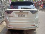 Toyota Harrier . 2016