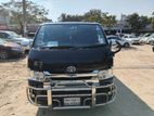 Toyota Hiace 12 setter 2016