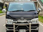 Toyota Hiace . 2010