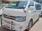 Toyota Hiace . 2011