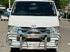 Toyota Hiace SUPER GL 2011