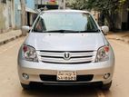 Toyota ist 63000 2004