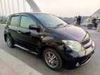 Toyota ist Family use car 2004