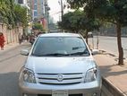Toyota ist G 2003