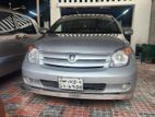Toyota ist G 2004