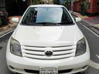 Toyota ist G 2004