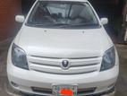 Toyota ist white 2005