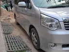 Toyota Noah . 2012