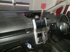 Toyota Noah . 2010