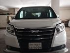Toyota Noah . 2015