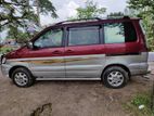 Toyota Noah . 1999