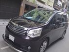 Toyota Noah 2 DOOR PAWER PUSH 2013