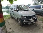 Toyota Noah 2000