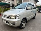 Toyota Noah . 2001