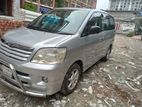 Toyota Noah 2002