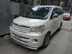 Toyota Noah . 2002