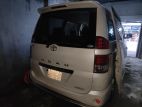 Toyota Noah . 2002