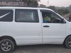 Toyota Noah . 2002