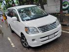 Toyota Noah . 2003