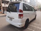 Toyota Noah . 2003