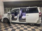 Toyota Noah . 2003