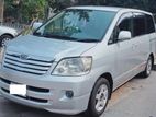 Toyota Noah 2003